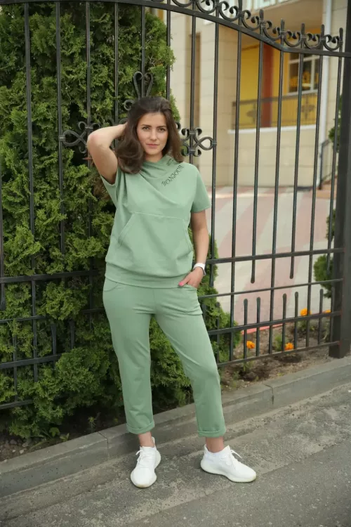 Костюм 583542 оливковый последний размер