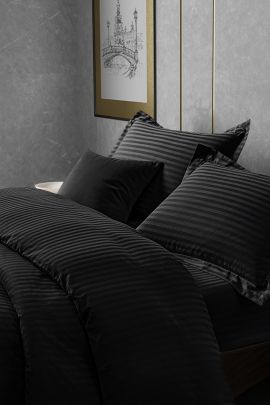 Постельное белье сатин страйп с простыней на резинке в подарочной упаковке - Черный
