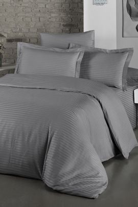 Постельное белье сатин страйп с простыней на резинке в подарочной упаковке - Мокрый асфальт