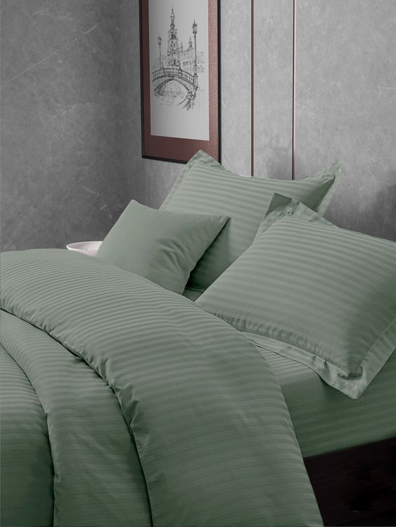 Постельное белье сатин страйп с простыней на резинке - Зеленый
